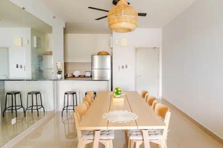 Appartamento Suasana Residensi Damai Petaling Jaya Esterno foto